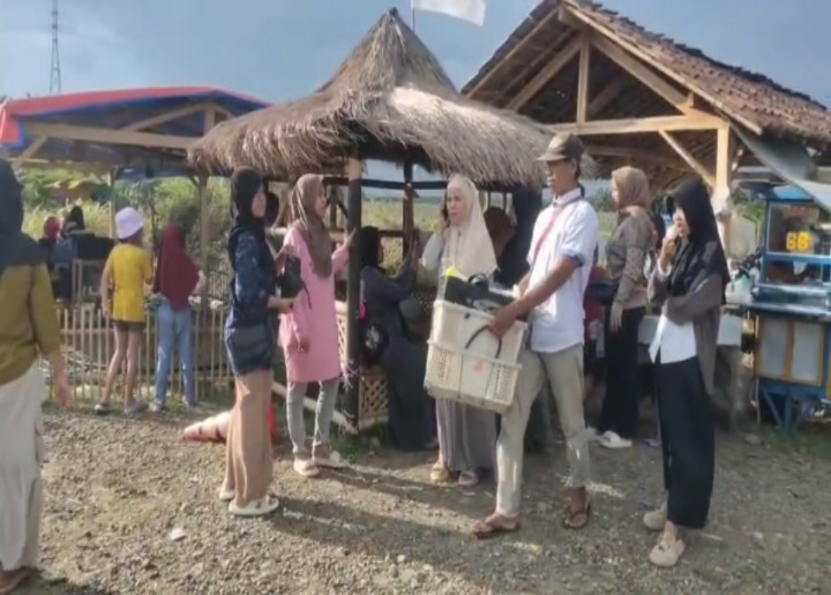 Jasa Sewa Perahu di Bendungan Karian Raup Cuan di Hari Libur 2