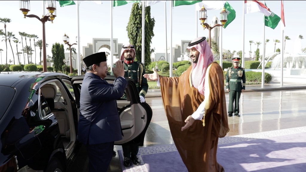 Pasukan Berkuda Putih Sambut Kedatangan Prabowo di Istana Arab Saudi 3 Prabowo disambut raja Arab