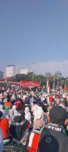 Di Monas, Ustaz Das'ad Latif Bersama Ribuan Massa Serukan Boikot Produk Zionis 2