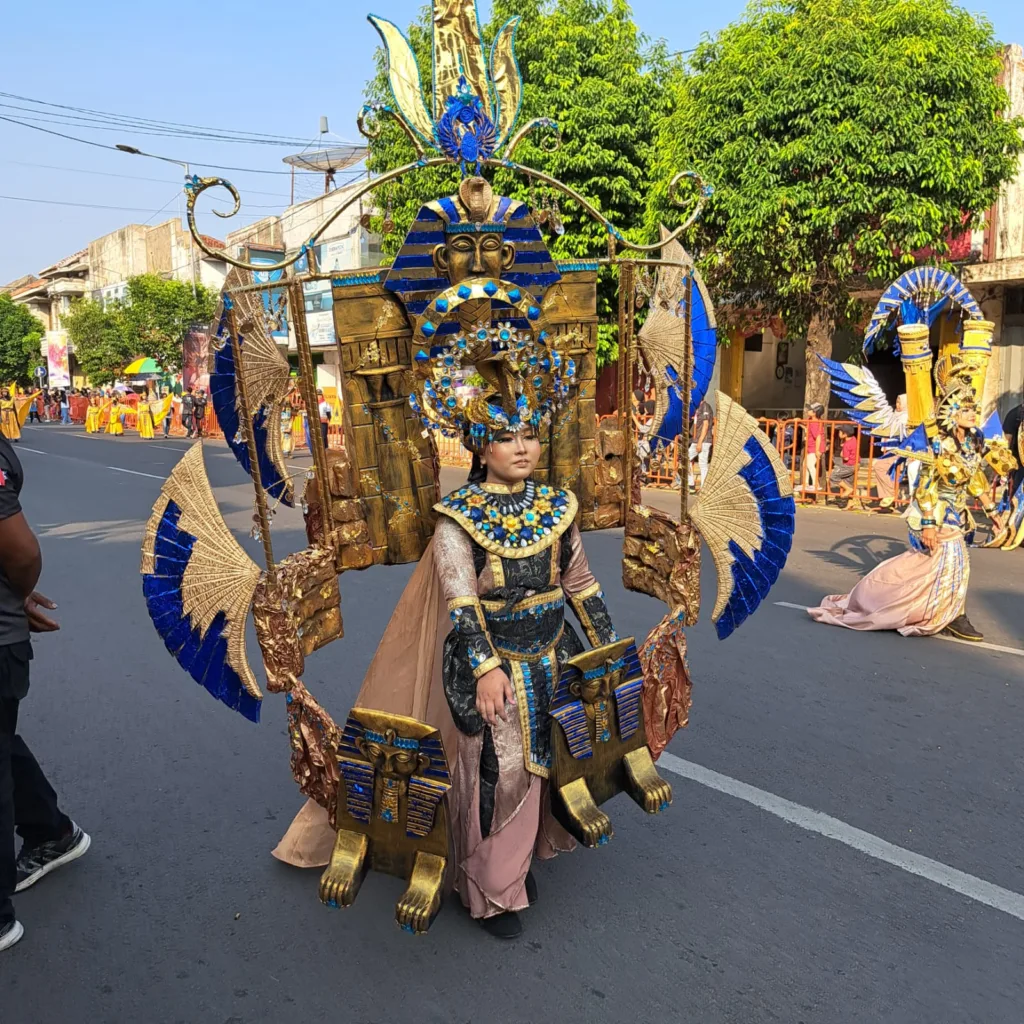 Jember Fashion Carnaval: Dari Jalanan Kota Kecil ke Panggung Dunia 2 jember fashion carnaval
